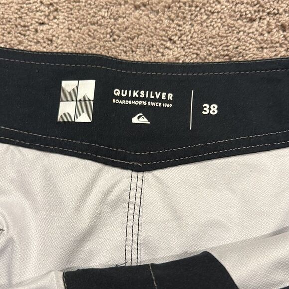 Quicksilver Boardshorts size 38 good condition ! - Picture 2 of 7